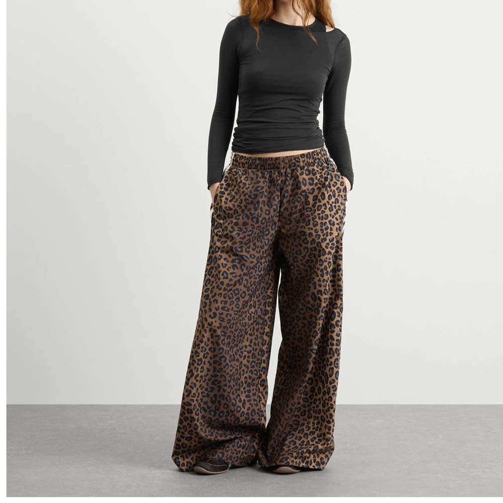 SOLD OUT! ADIDAS leopard printed oversized track pants - Picture 3 of 6